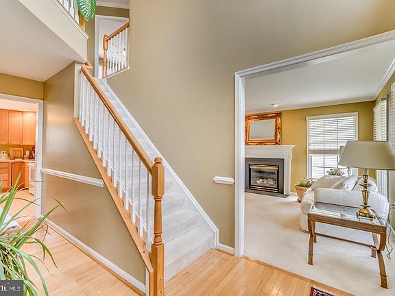 5th image of 38 Country Manor Dr