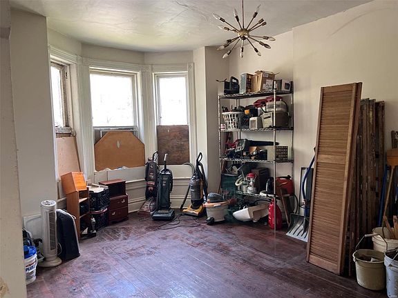 3rd image of 5174 Kensington Ave