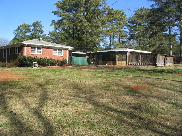 Fenced in backyard- large lot 