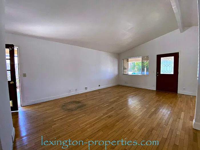 3 bed, 2.0 bath, 1080 sqft, $2,600 — Photo 3