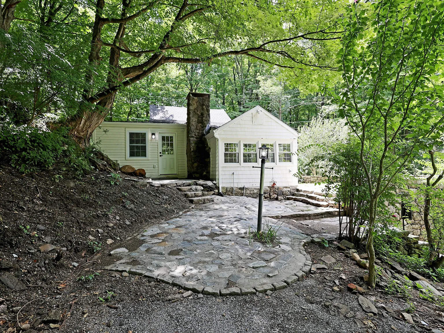 3 bed, 1250 sqft, $4,500 — Photo 3