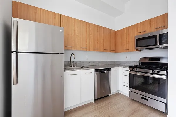 Rented by Greystar | media 3