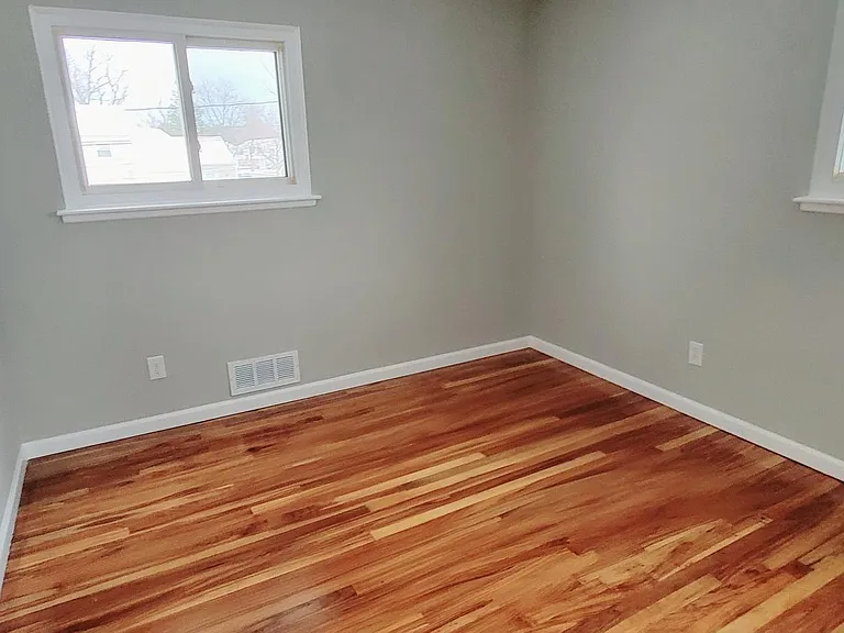 1116 Greentree Rd — Photo 12