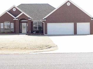 2108 Lakeview Dr, Mustang, OK 73064