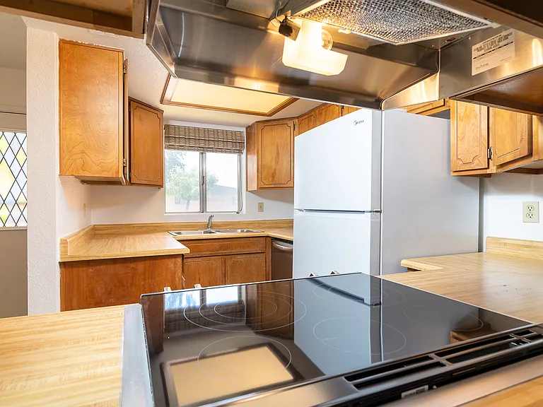 950 W Erie St #7 — Photo 12