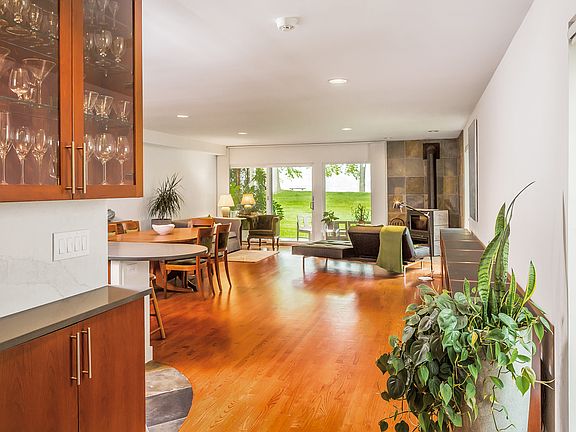 3rd image of 51 Waterside Close