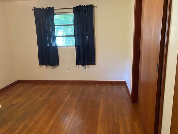4th image of 1211 N Crest Cir