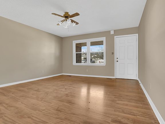 3rd image of 7833 Marywood Dr
