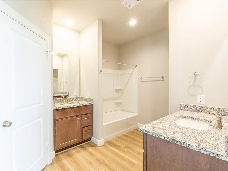 1016 Tillman Ln E — Photo 11