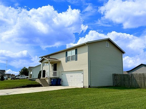 3rd image of 823 Legolas Ln