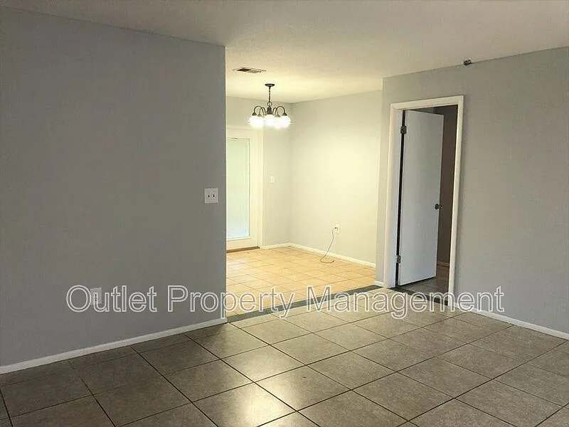 3 bed, 2.0 bath, 1088 sqft, $1,950 — Photo 2