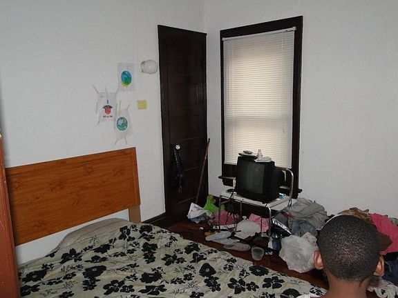 5th image of 353 Woodlawn Ave