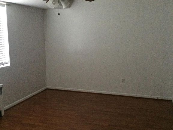 3rd image of 10421 Montrose Ave