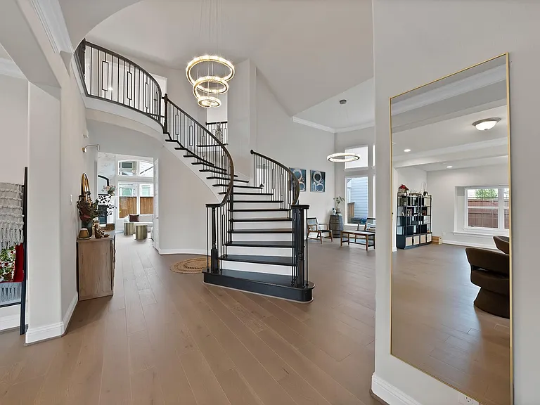 1616 Colonnade Ct — Photo 2