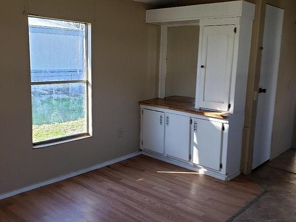 4th image of 516 1/2 Avenue F #15