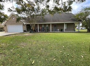 998 Rebecca Ln, Bridge City, TX 77611
