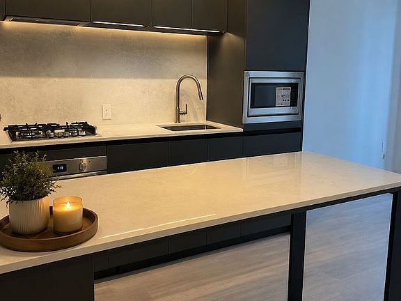 5th image of 1720 Bayview Ave #403