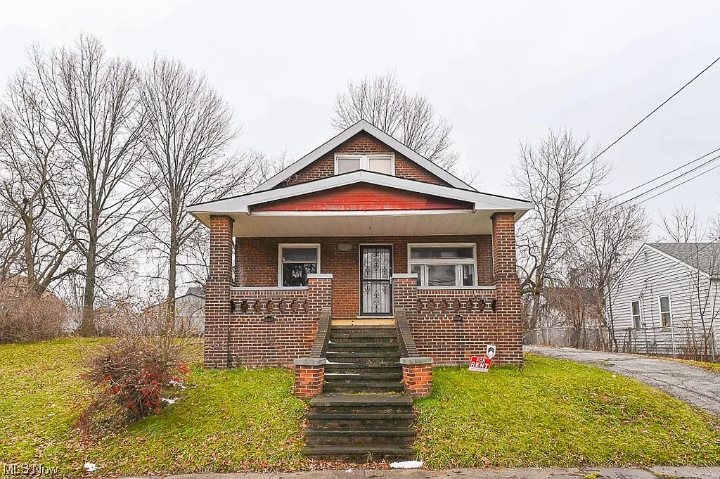 9414 Way Ave photo 1