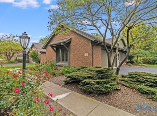 12 Wolf Ridge Dr, Holland, OH 43528