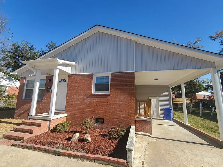 1208 Hillsboro St — Photo 1