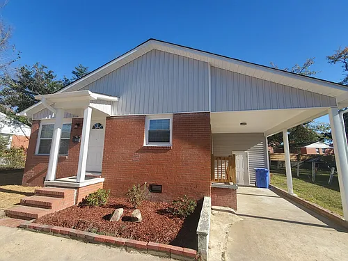 1208 Hillsboro St Photo 1