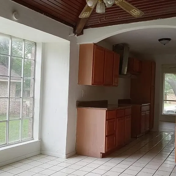 1140 Shadywood Ln — Photo 11