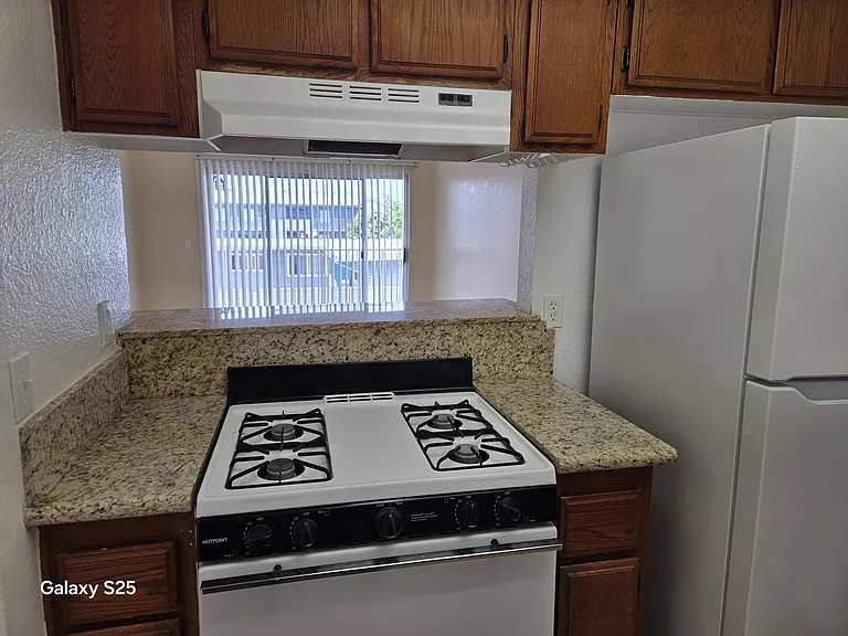839 Gaviota Ave #F — Photo 3