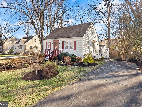 4th image of 4027 Maple St