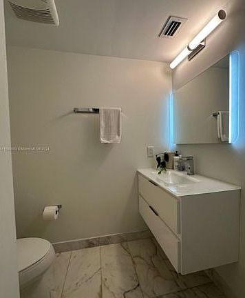 4th image of 1800 N Bayshore Dr APT 1811