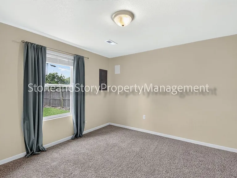 6926 SW 17th St — Photo 26