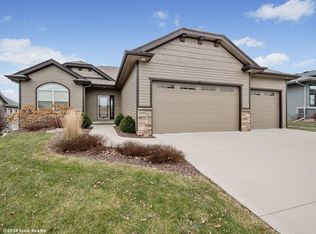 16022 N Valley Dr, Urbandale, IA 50323