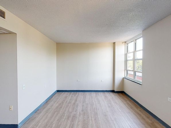 489 W State St UNIT 415