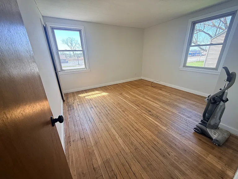 75 Cobb St — Photo 4