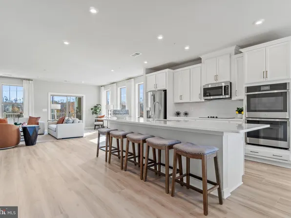 215 Park Central Ter #B, Manassas, VA 20111