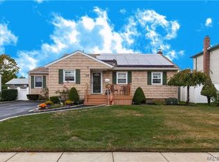 25 Joludow Dr, Massapequa Park, NY 11762