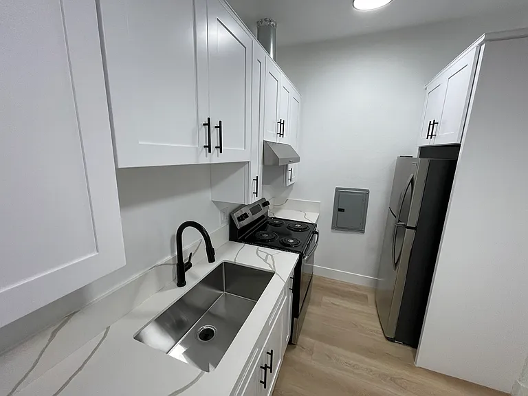 2330 N Grand Ave #18 — Photo 6