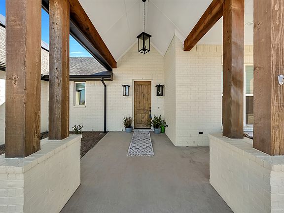 2nd image of 1040 Agnes N