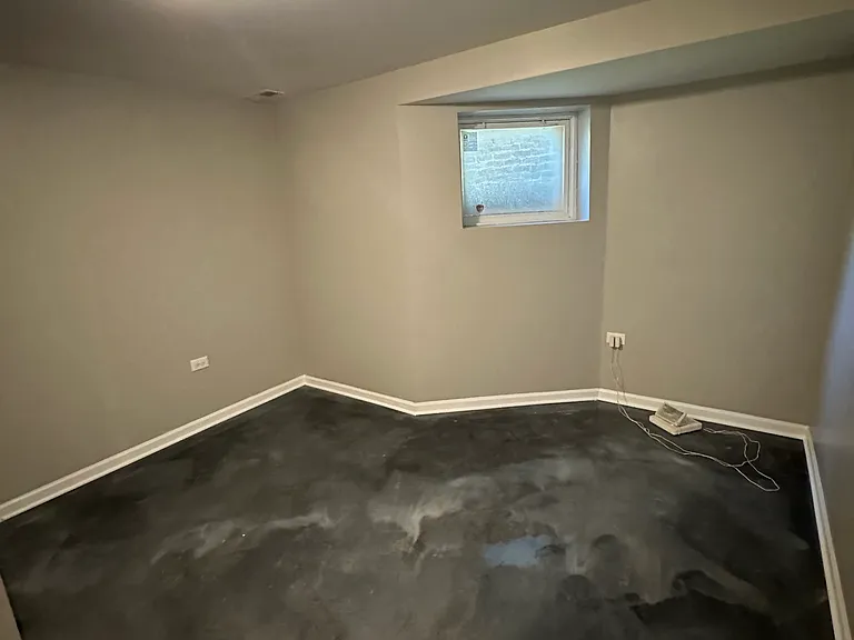 6124 S Champlain Ave #BASEMENT — Photo 11
