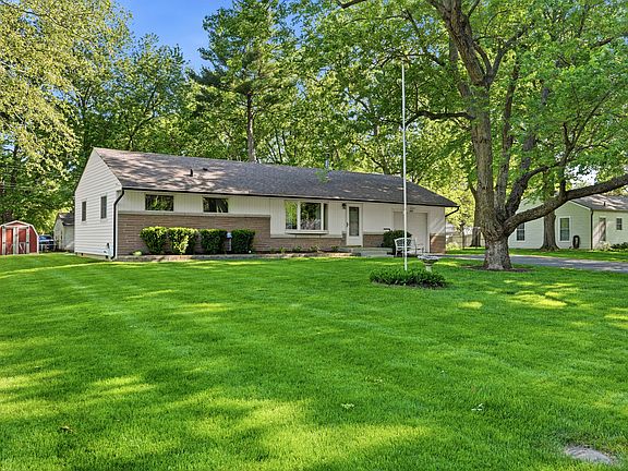 3rd image of 2844 Canterbury Ln