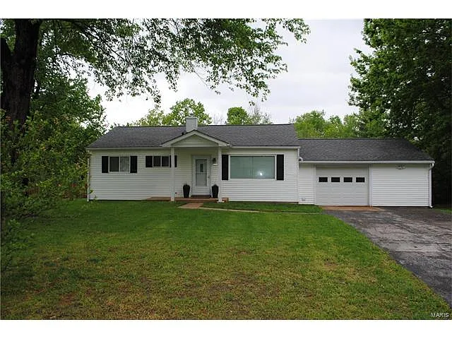 911 Coronet Dr photo 1