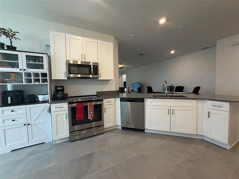 652 Grove St — Photo 11