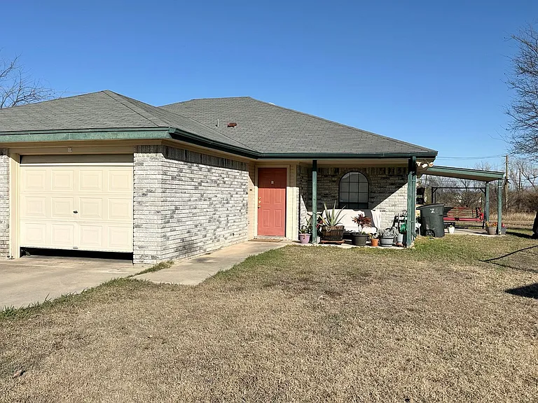 501 Angus Cir — Photo 1