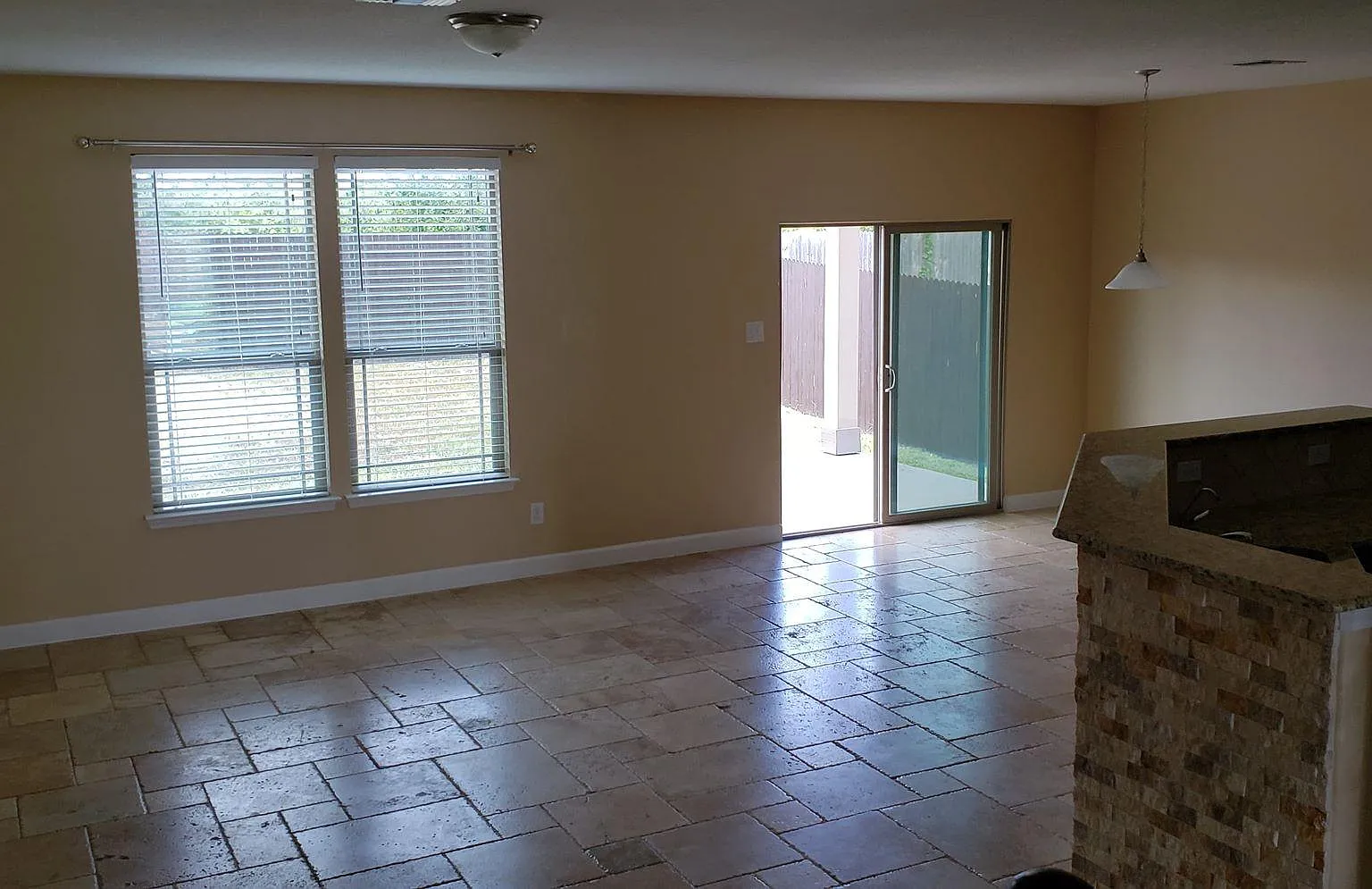 4 bed, 2.5 bath, 2505 sqft, $2,499 — Photo 2