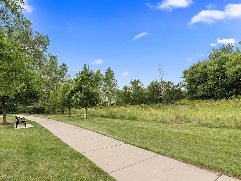 690 Lincoln Station Dr — Photo 20