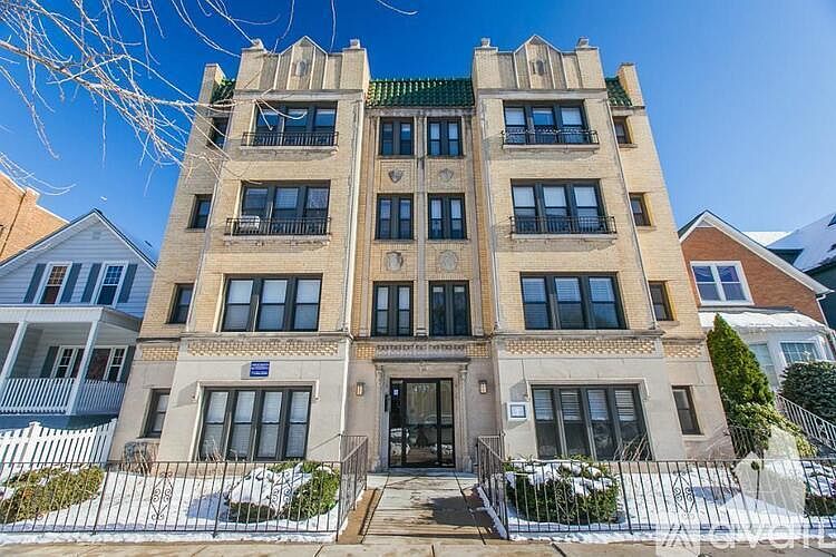 1st image of 4737 N Hermitage Ave APT 105