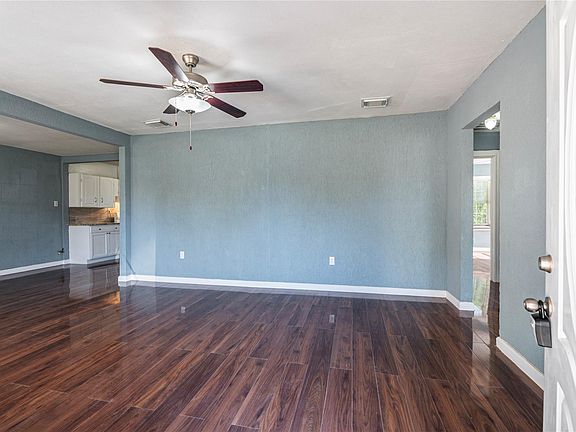 5th image of 715 Center St