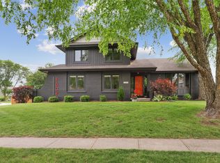 4604 Stonebridge Rd, West Des Moines, IA 50265