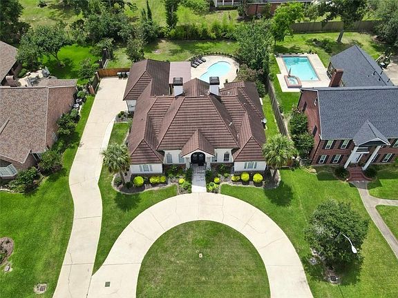 2nd image of 4028 Barbe Woods Dr