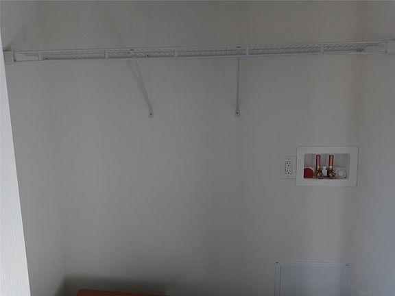 5th image of 7 Lake Dr