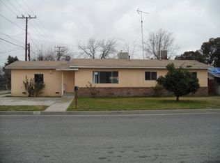 121 W Maple Ave, Tulare, CA 93274